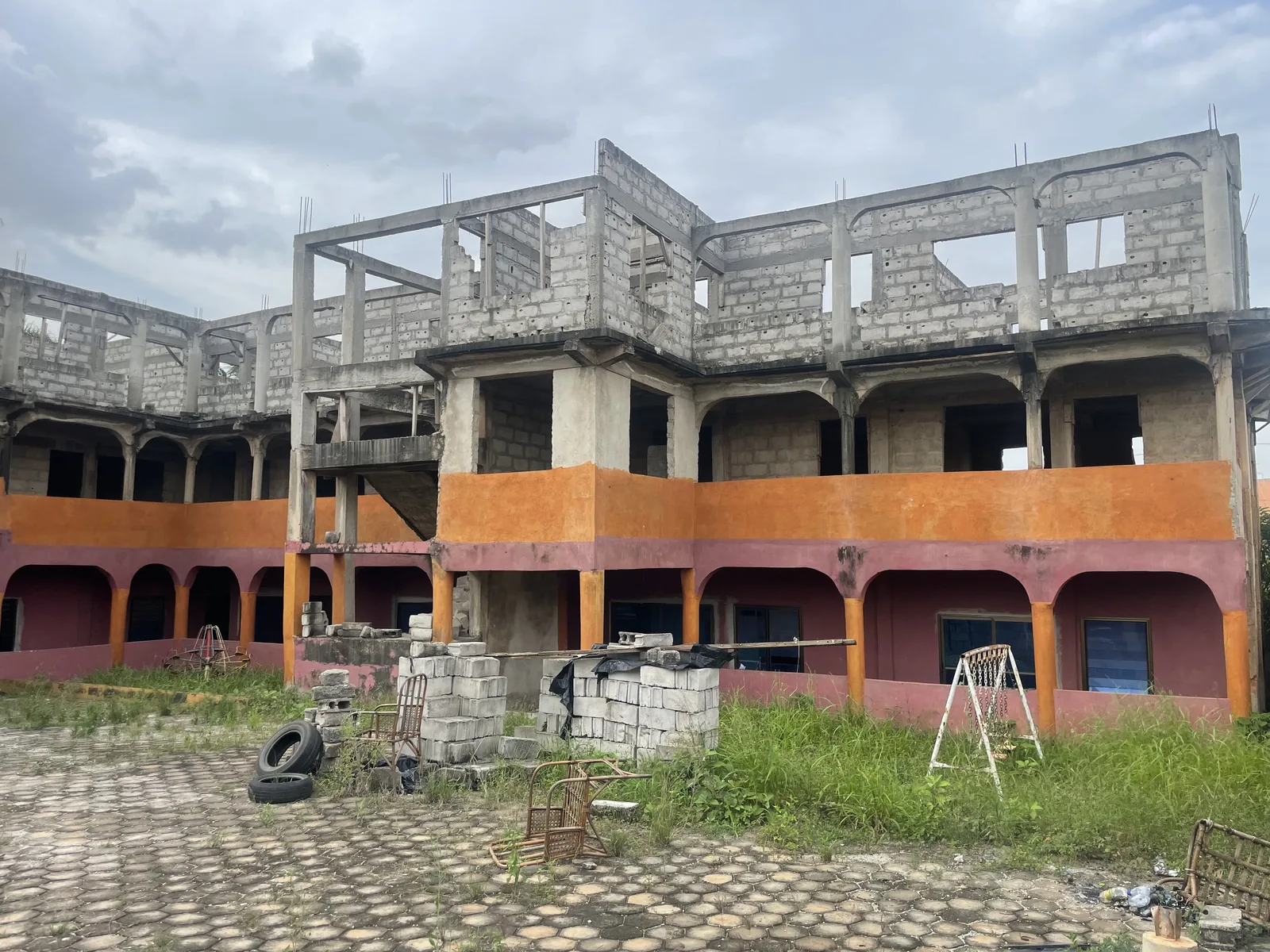 Sukuu a wɔreyɛ wɔ Daban: dan 24 afasuo ne nkurunkan asi